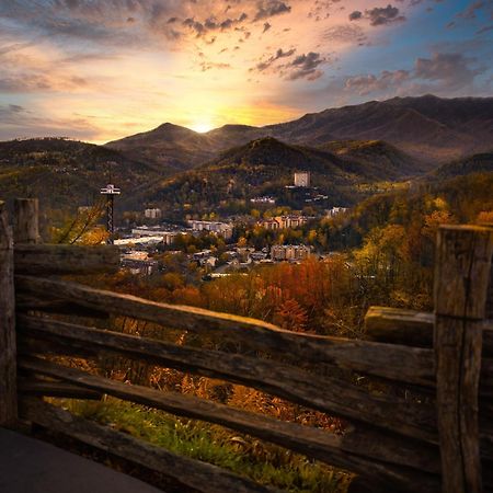 Hidden Creek, Pool Table, Hot Tub, 1089 Free Tickets Each Paid Day, Dollywood And More Gatlinburg Extérieur photo