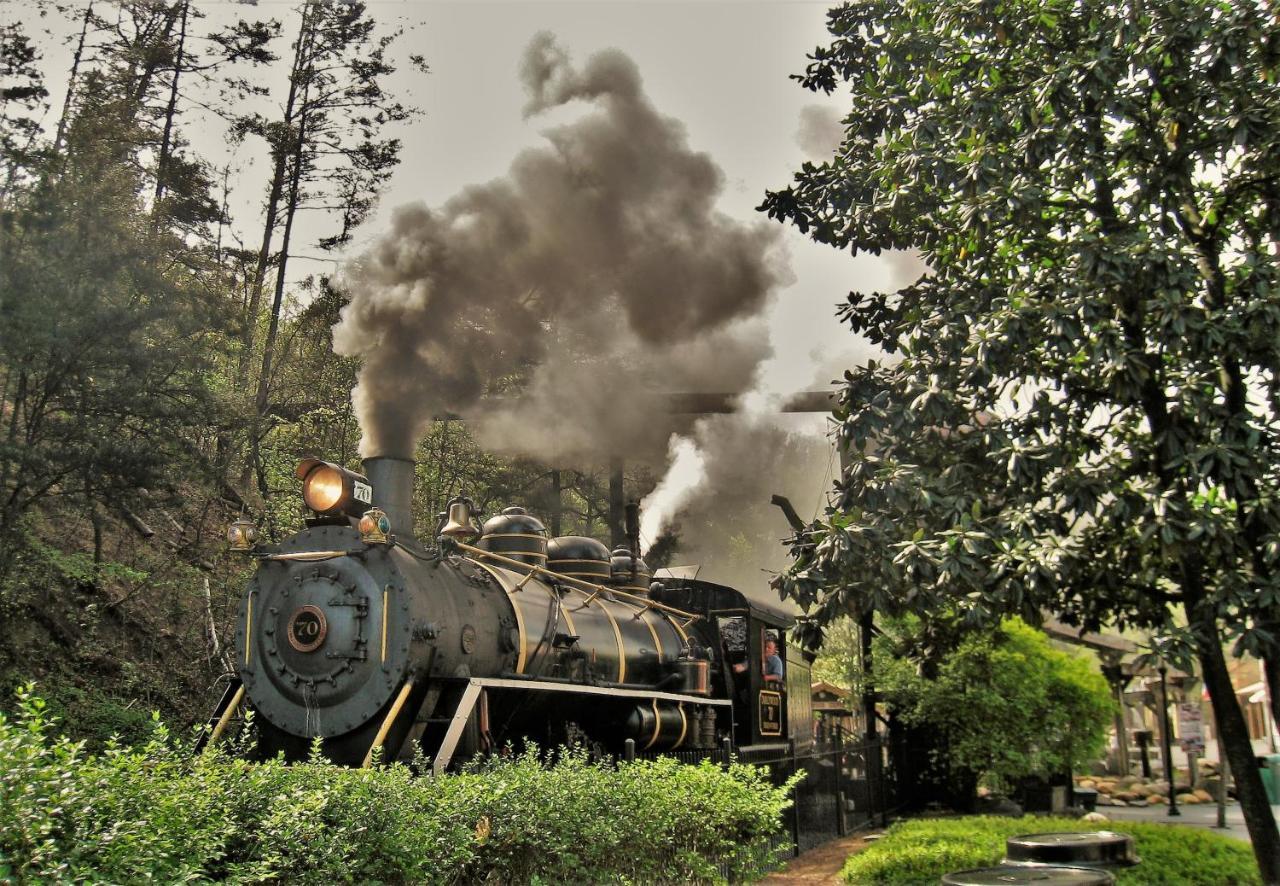Hidden Creek, Pool Table, Hot Tub, 1089 Free Tickets Each Paid Day, Dollywood And More Gatlinburg Extérieur photo