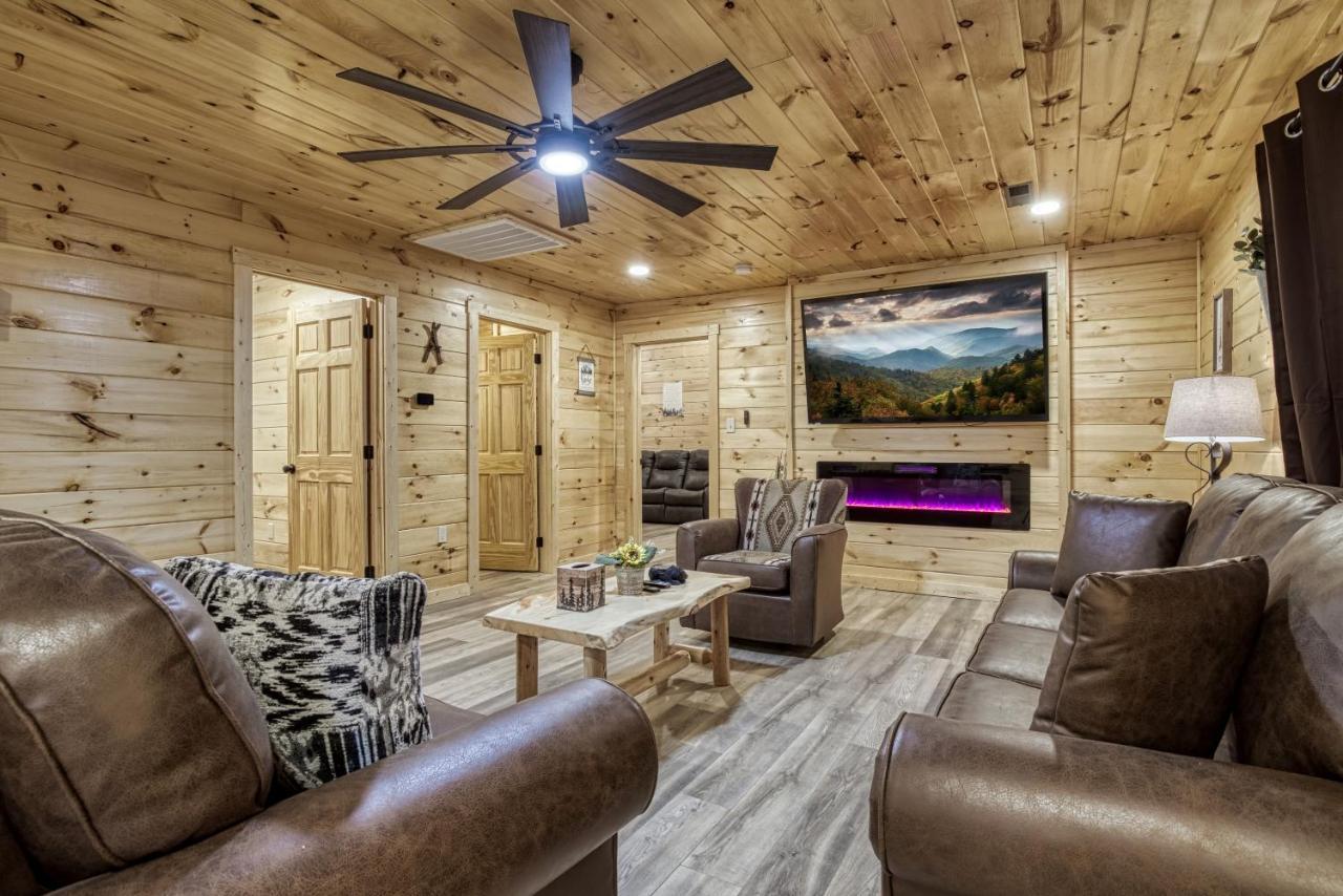 Hidden Creek, Pool Table, Hot Tub, 1089 Free Tickets Each Paid Day, Dollywood And More Gatlinburg Extérieur photo