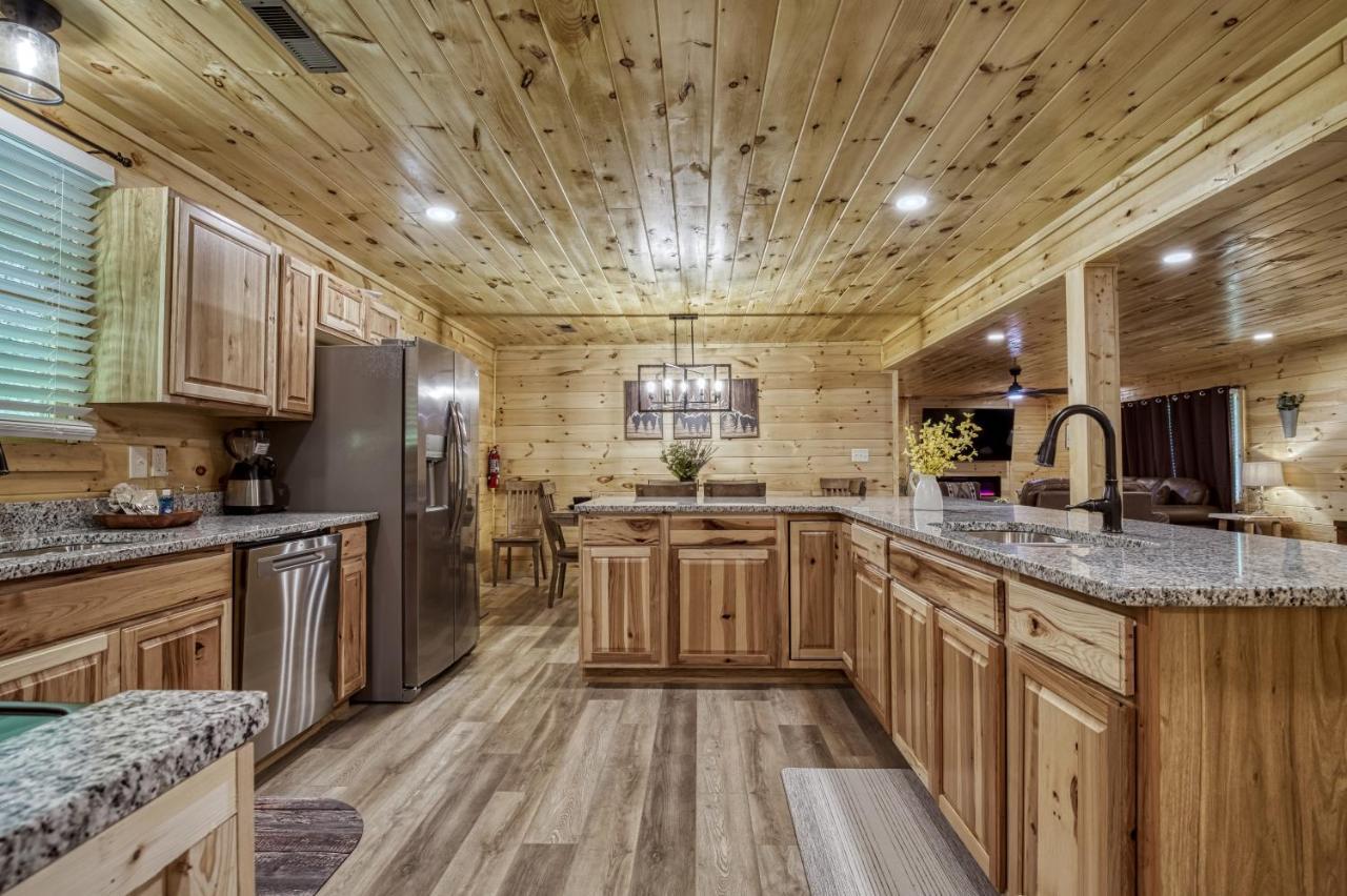 Hidden Creek, Pool Table, Hot Tub, 1089 Free Tickets Each Paid Day, Dollywood And More Gatlinburg Extérieur photo