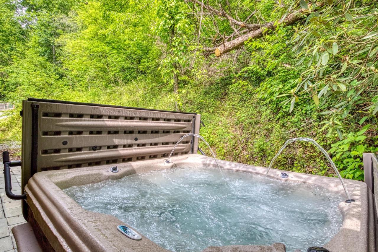 Hidden Creek, Pool Table, Hot Tub, 1089 Free Tickets Each Paid Day, Dollywood And More Gatlinburg Extérieur photo
